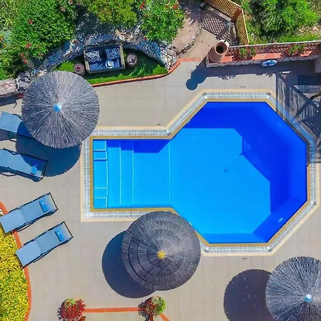 Rachi Sleeps 8 Pool Air Con Wifi Villa