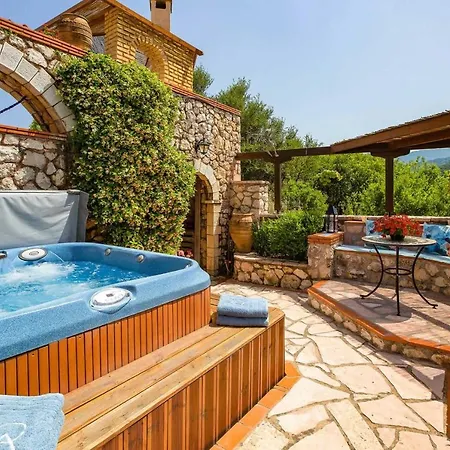 Villa Rachi Sleeps 8 Pool Air Con Wifi Rachi (Lefkada)