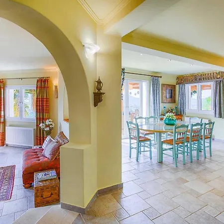 Villa Rachi Sleeps 8 Pool Air Con Wifi