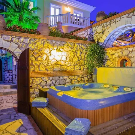 Rachi Sleeps 8 Pool Air Con Wifi ヴィラ
