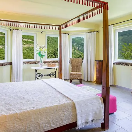 Rachi Sleeps 8 Pool Air Con Wifi Villa